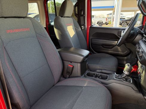 Used 2025 Jeep Wrangler Unlimited Rubicon w/ Convenience Group image 22