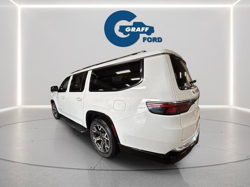 Used 2024 Jeep Wagoneer L Series III w/ Flexible Seating Group image 4