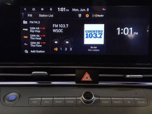 Used 2025 Hyundai Elantra SEL FWD image 25