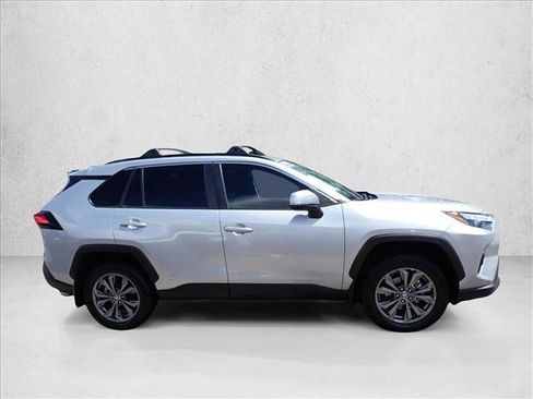 Used 2022 Toyota RAV4 XLE Premium AWD/4WD image 5