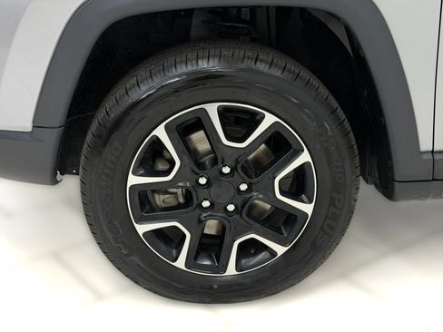 Used 2020 Jeep Compass Trailhawk AWD/4WD image 11
