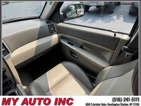 Used 2009 Jeep Grand Cherokee Laredo AWD/4WD image 14