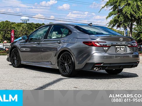 Used 2025 Toyota Camry SE image 7
