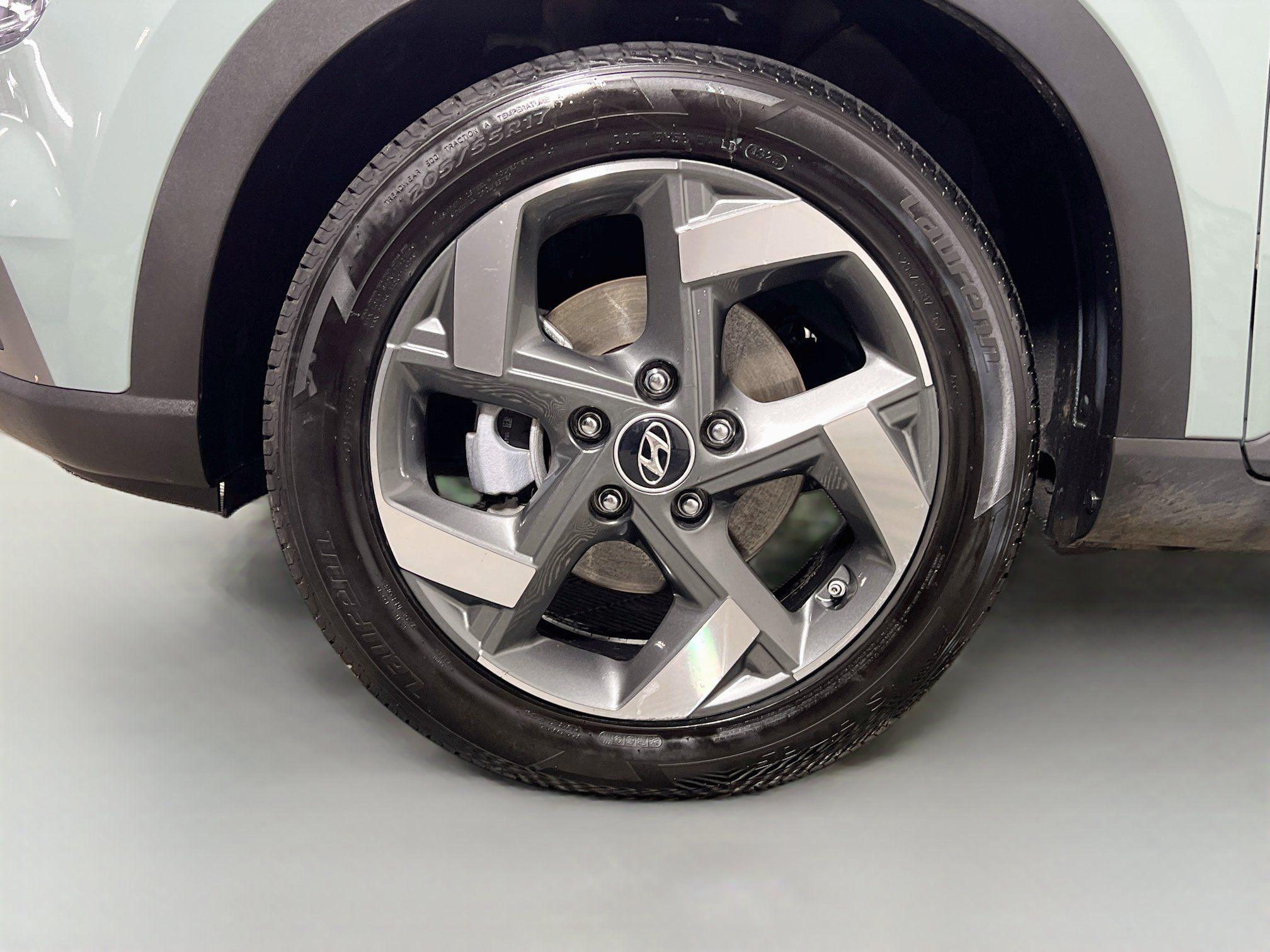 Used 2025 Hyundai Venue SEL FWD image 14