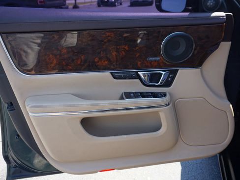 Used 2016 Jaguar XJ R-Sport RWD image 12