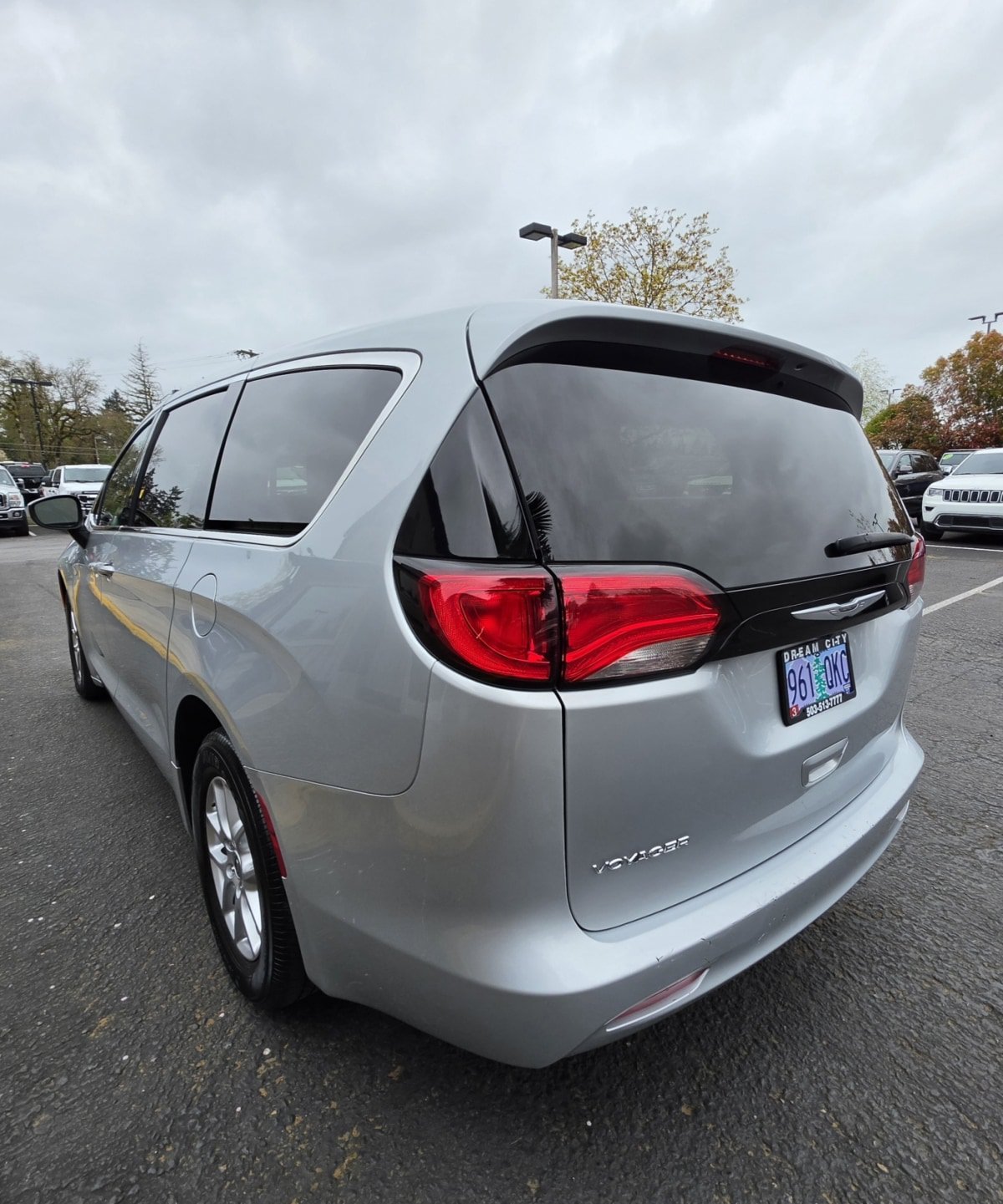 Used 2022 Chrysler Voyager LX FWD image 6