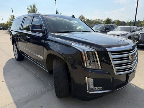 Used 2019 Cadillac Escalade ESV Platinum AWD/4WD image 3