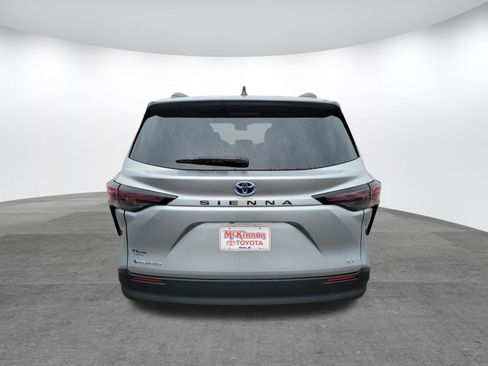 Used 2025 Toyota Sienna LE AWD/4WD image 6