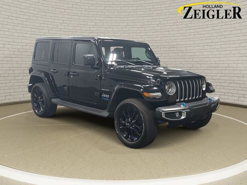 Used 2022 Jeep Wrangler Unlimited Sahara w/ Cold Weather Group image 3