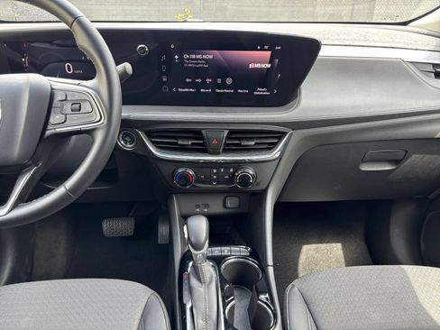 Used 2025 Buick Encore GX Preferred AWD/4WD image 17