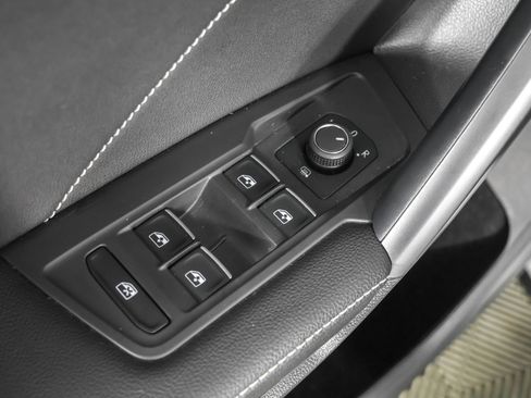 Used 2023 Volkswagen Tiguan SE FWD image 34
