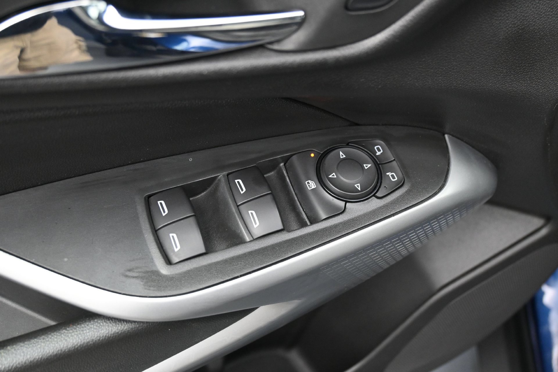 Used 2024 Chevrolet Trax LS w/ LS Convenience Package FWD image 18