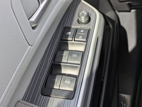 New 2026 Toyota Sienna XLE image 27