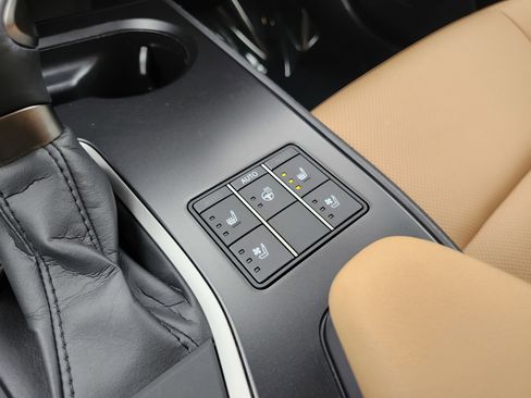 Used 2024 Lexus UX 250h AWD w/ Premium Package image 10