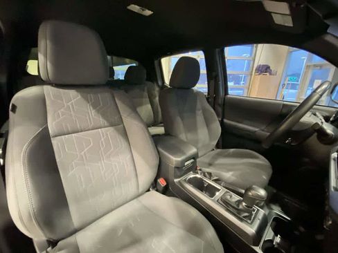 Used 2018 Toyota Tacoma TRD Off-Road image 27