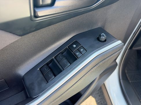 Used 2023 Toyota Highlander LE AWD/4WD image 21