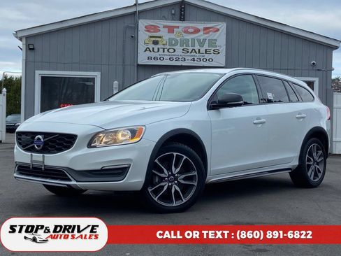 Used 2016 Volvo V60 T5 Cross Country image 1