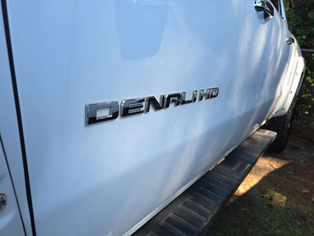 Used 2019 GMC Sierra 2500 Denali w/ Duramax Plus Package AWD/4WD image 3