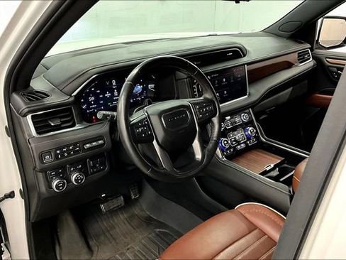 Used 2023 GMC Yukon Denali Ultimate AWD/4WD image 16