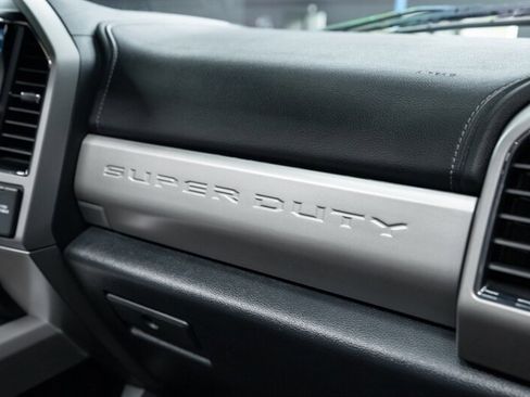 Used 2022 Ford F250 Lariat w/ Black Appearance Package image 5