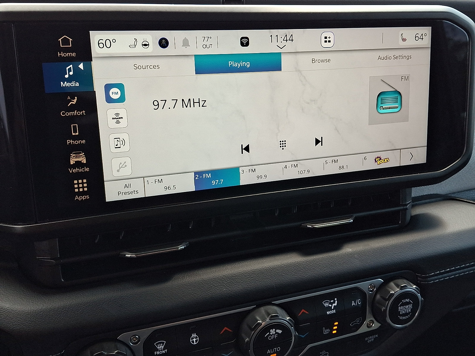 Used 2025 Jeep Wrangler Unlimited Sahara AWD/4WD image 17
