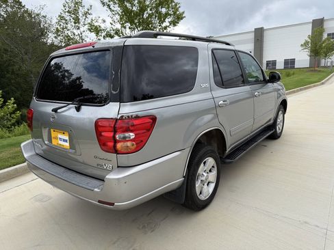 Used 2004 Toyota Sequoia SR5 image 7