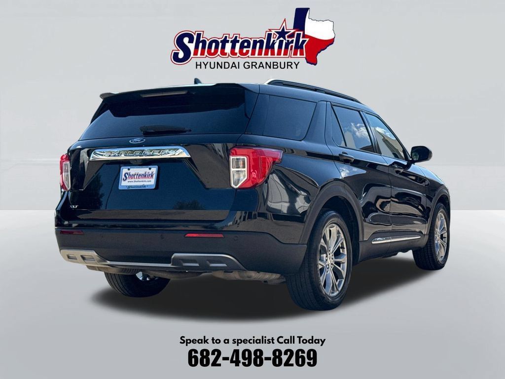 Used 2023 Ford Explorer XLT w/ Equipment Group 202A RWD image 6