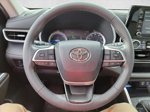 Used 2022 Toyota Highlander Bronze Edition AWD/4WD image 18