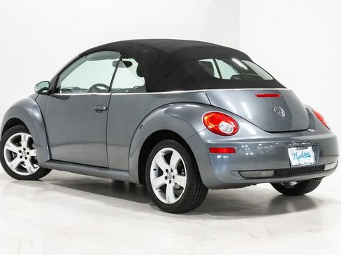 Used 2006 Volkswagen Beetle Convertible w/ Package 2 FWD image 23