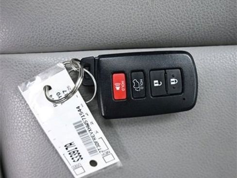 Used 2017 Toyota RAV4 Limited image 17