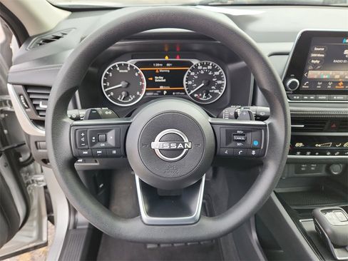 Used 2024 Nissan Rogue SV image 17