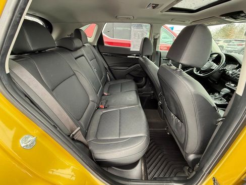 Used 2022 Kia Seltos SX w/ Sunroof Package image 29
