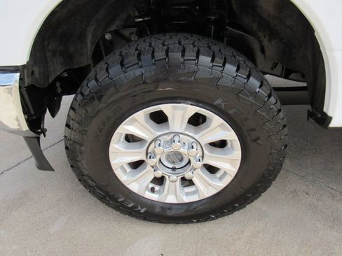 Used 2022 Ford F250 XLT AWD/4WD image 10