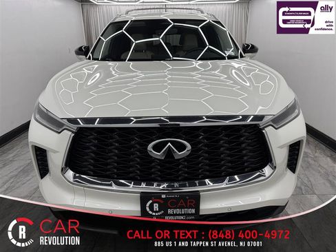 Used 2023 INFINITI QX60 Sensory w/ Cargo Package image 2