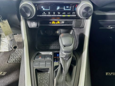 Used 2023 Toyota RAV4 LE FWD image 22
