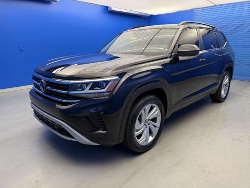Certified 2023 Volkswagen Atlas SE w/ Panoramic Sunroof Package FWD image 4