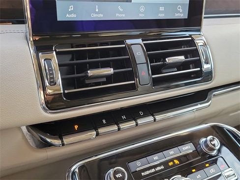 Used 2020 Lincoln Navigator Reserve w/ Luxury Package image 21