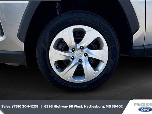 Used 2022 Toyota RAV4 LE image 7