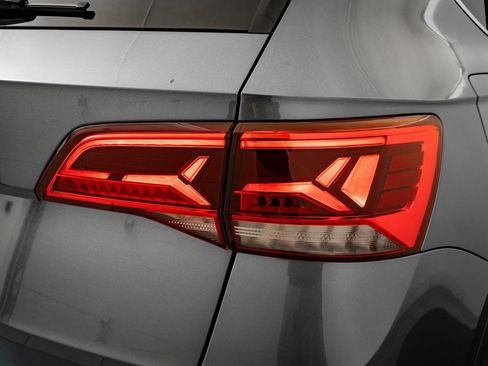 Used 2024 Volkswagen Taos SE image 17