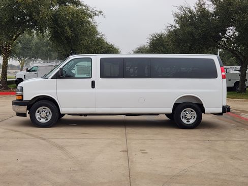 New 2025 Chevrolet Express 3500 LS w/ Chrome Appearance Package image 5