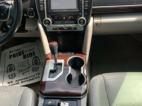 Used 2014 Toyota Camry XLE w/ Leather Package image 11