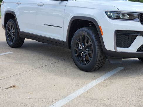 New 2026 Jeep Grand Cherokee L 4WD image 11