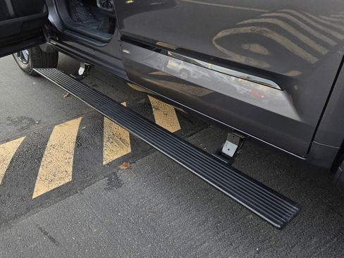 Used 2023 Toyota Tundra Platinum image 9