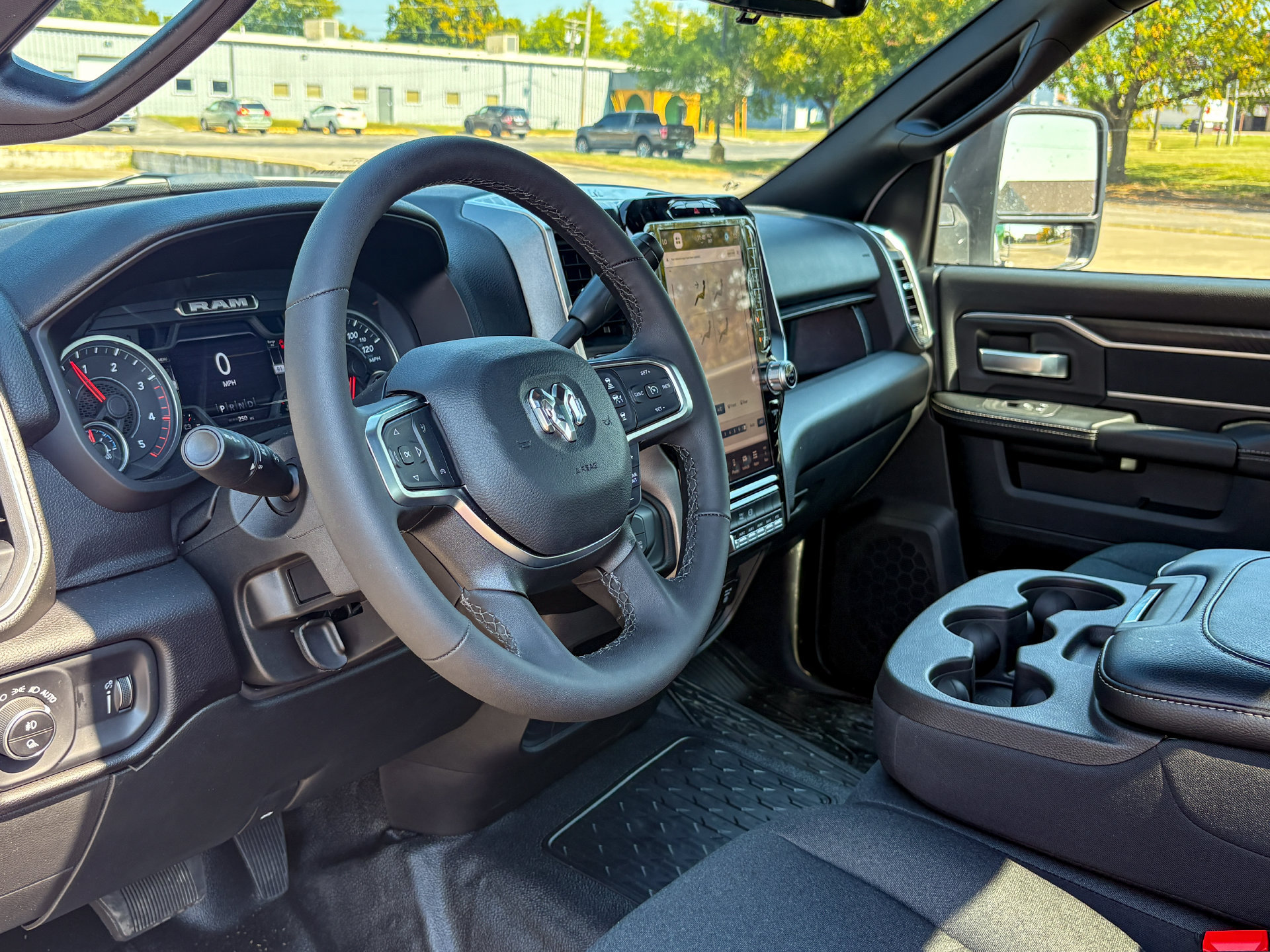 Used 2025 RAM 5500 4x4 Regular Cab image 13