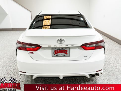 Used 2024 Toyota Camry SE image 4