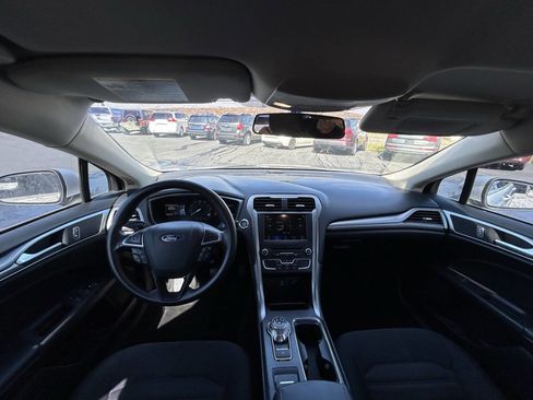 Used 2018 Ford Fusion SE w/ Fusion SE Technology Package image 28