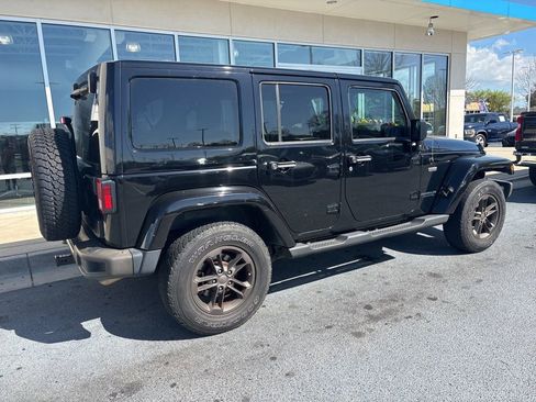 Used 2016 Jeep Wrangler Unlimited Sahara image 3