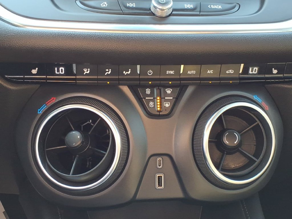 Used 2022 Chevrolet Blazer LT FWD image 18