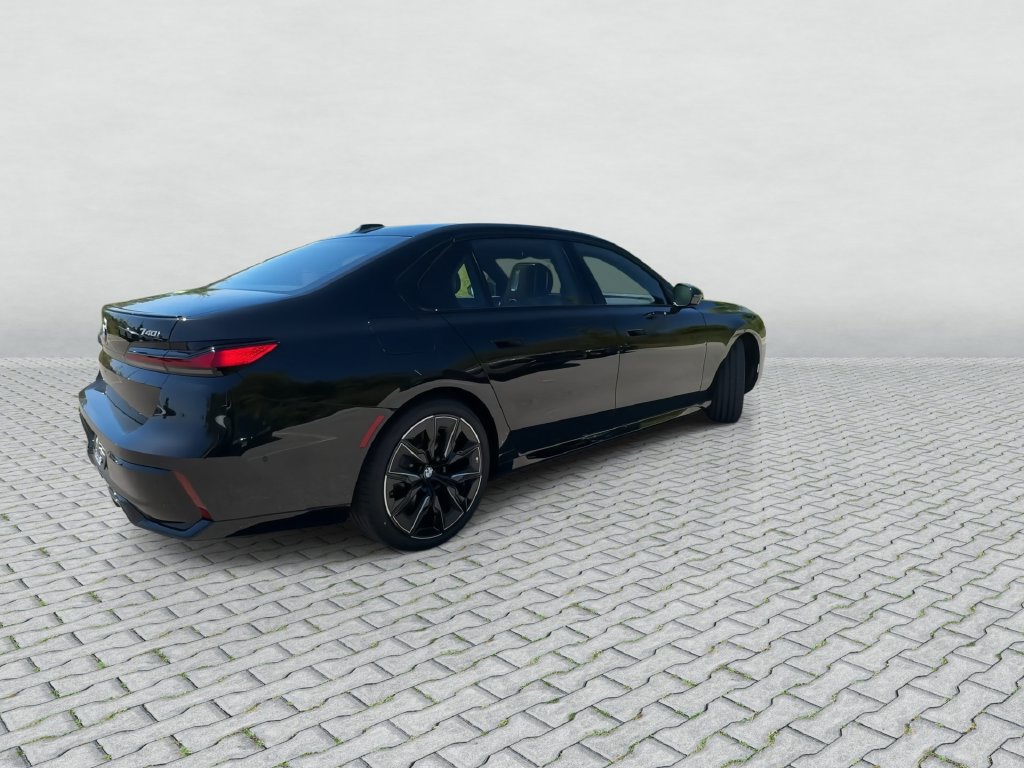 Used 2026 BMW 740i xDrive w/ Luxury Rear Seating Package AWD/4WD image 8