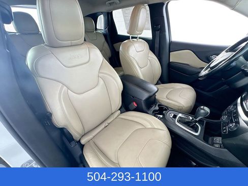 Used 2017 Jeep Cherokee Limited image 26